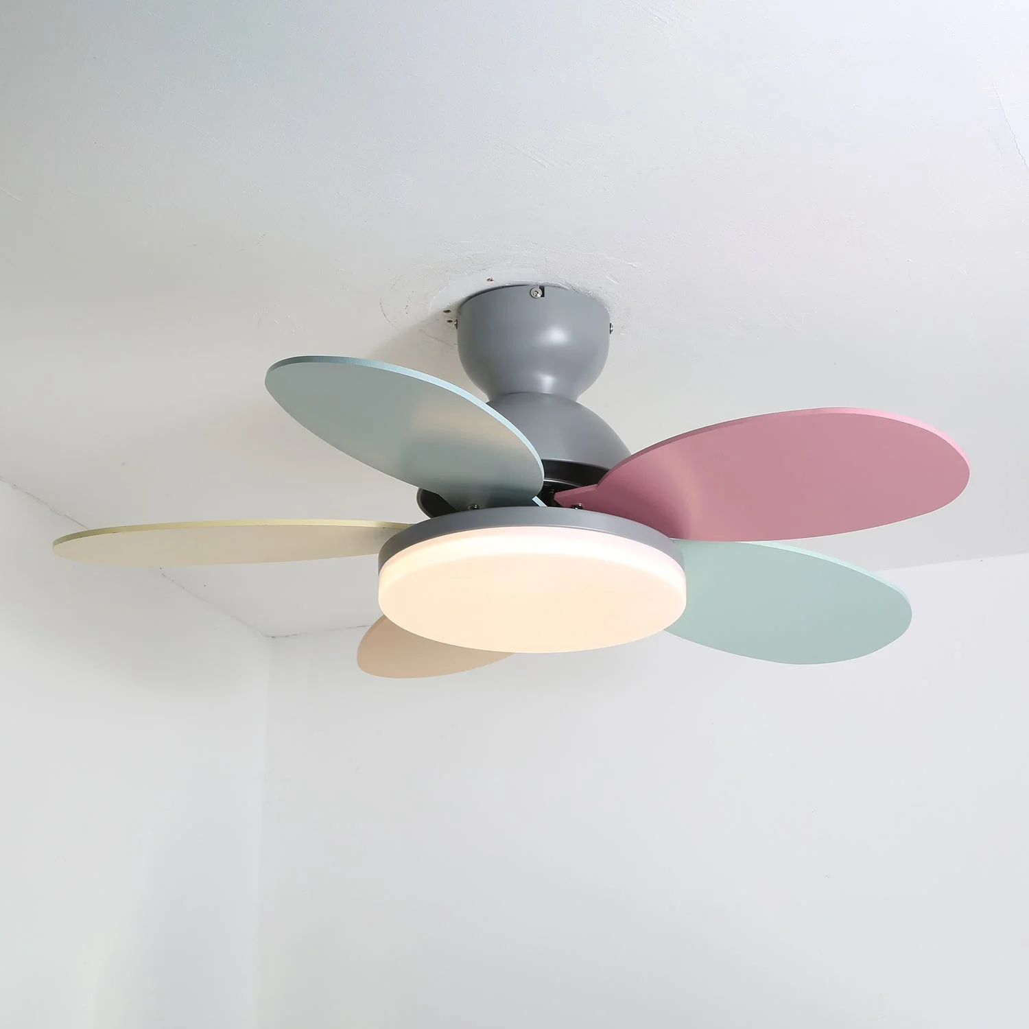 Aurelium – Moderne Plafondventilator Met LED Verlichting En Multicolor Bladen