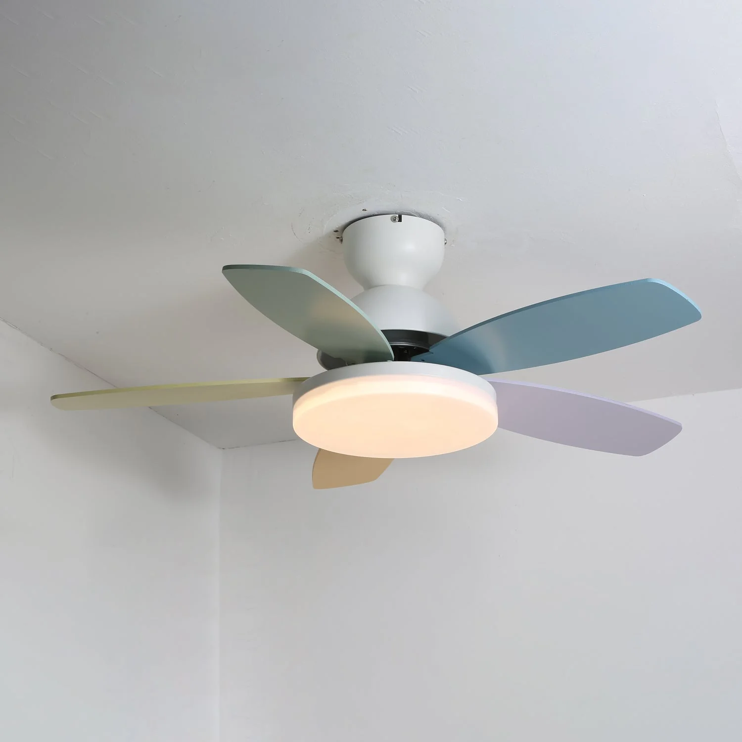 Aurelium – Moderne Plafondventilator Met LED Verlichting En Multicolor Bladen - Image 9