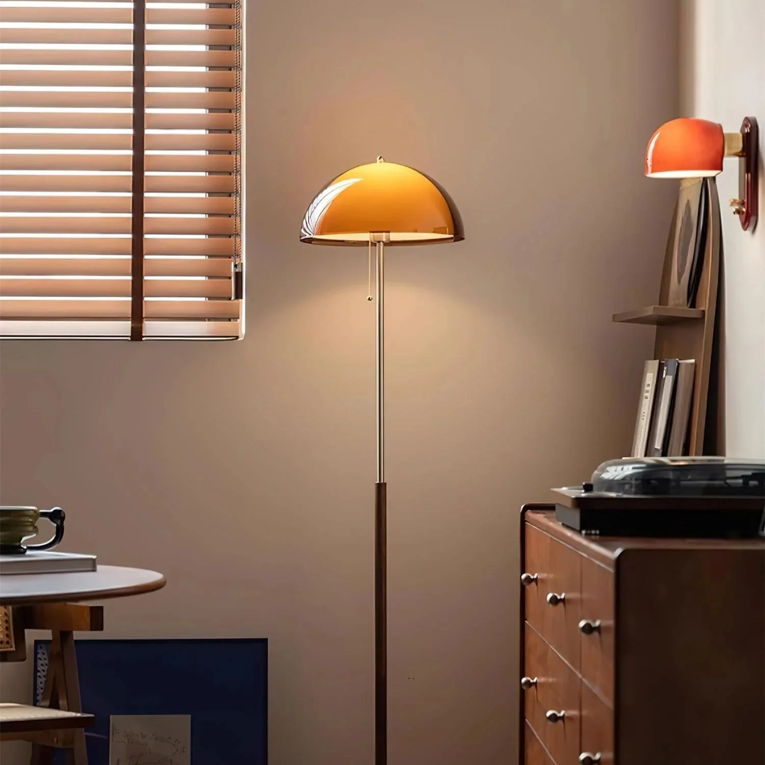 Marzella – Retro Vloerlamp Met Amber Koepel - Image 15